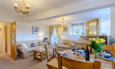 3 Bed in Bainbridge 3