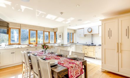 4 Bed in Mawgan Porth 1