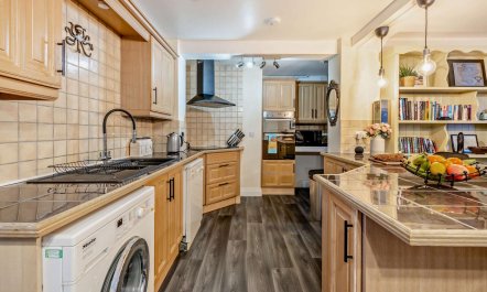 4 Bed in Teignmouth 8