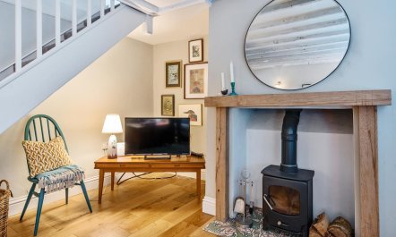 3 Bed in Netherbury 3