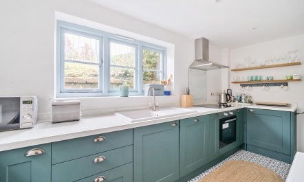 3 Bed in Netherbury 9