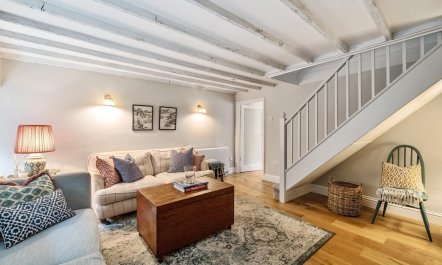 3 Bed in Netherbury 1