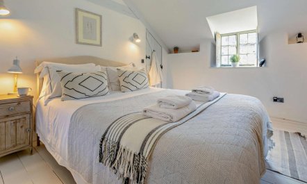 1 Bed in Polbathic 4