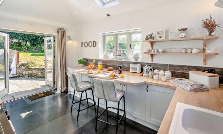 1 Bed in Polbathic 3