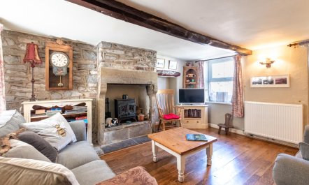 2 Bed in Castleton 3