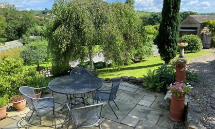 4 Bed in Ainthorpe 1