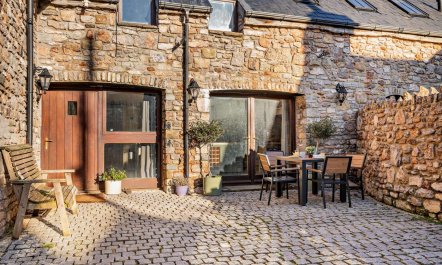 4 Bed in Nottage 1