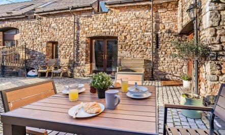 4 Bed in Nottage 1