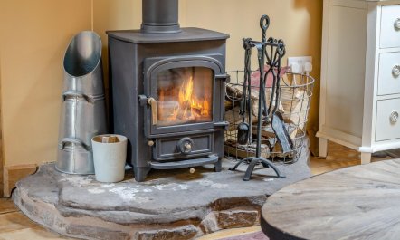 2 Bed in Cwmdu 1