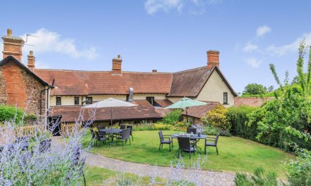 9 Bed in Nether Stowey 9