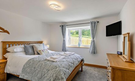 3 Bed in Brithdir 9