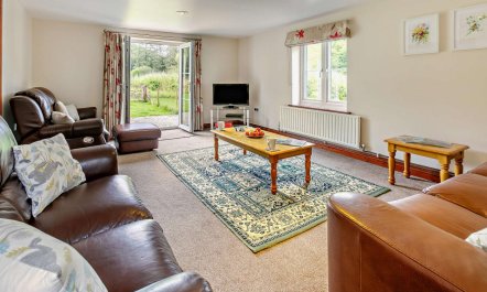 3 Bed in Two Waters Foot 3