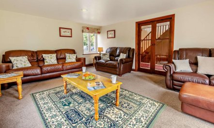 3 Bed in Two Waters Foot 1