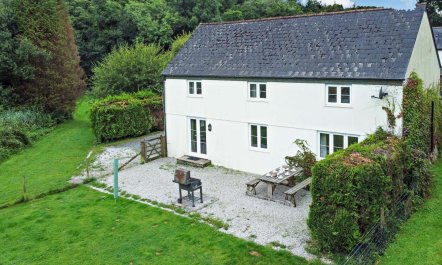 3 Bed in Two Waters Foot