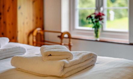 3 Bed in Two Waters Foot 9