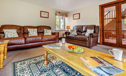 3 Bed in Two Waters Foot 2