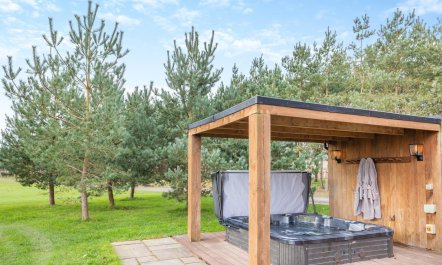 4 Bed in Llansanffraid 1