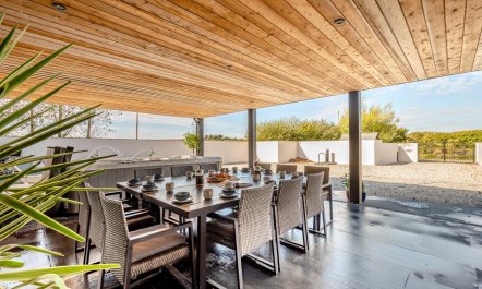 6 Bed in Pancrasweek