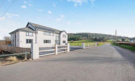 2 Bed in Llanarthney