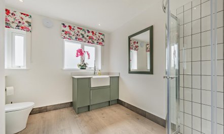 6 Bed in Llanarthney 8