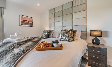 6 Bed in Llanarthney 9