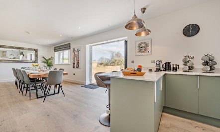 6 Bed in Llanarthney 5