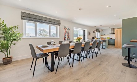 6 Bed in Llanarthney 4