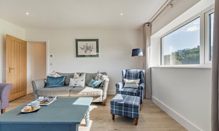 6 Bed in Llanarthney 6