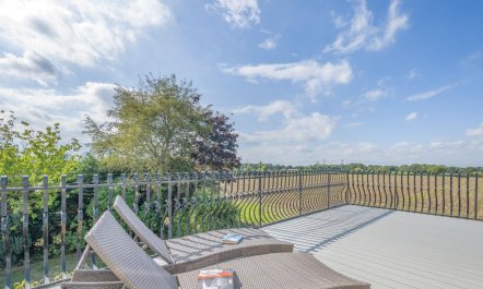 5 Bed in Oulton 5