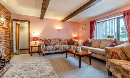 5 Bed in Hainford 1