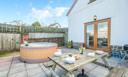 3 Bed in East Chilla 1