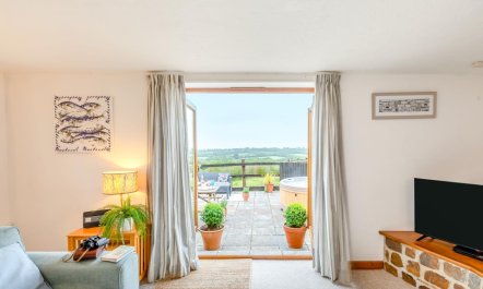 3 Bed in East Chilla 1