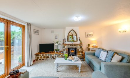 3 Bed in East Chilla 8