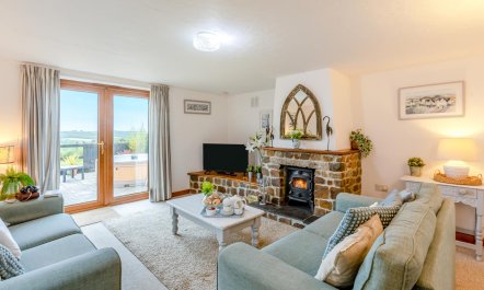3 Bed in East Chilla 1
