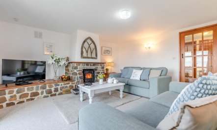 3 Bed in East Chilla 3