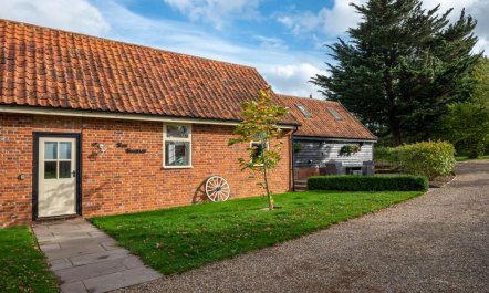 3 Bed in Bramfield 9