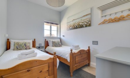 3 Bed in Bramfield 5