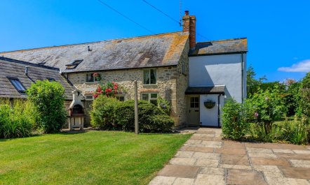 3 Bed in Burton Bradstock