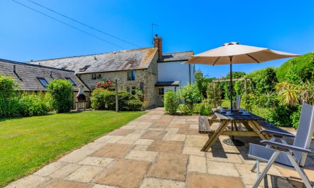 3 Bed in Burton Bradstock 1