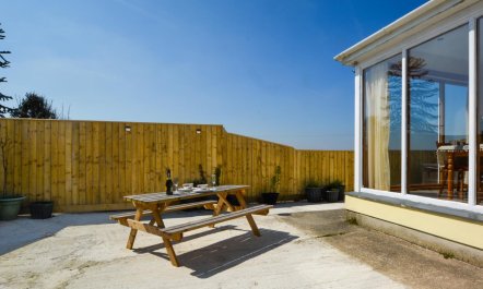 1 Bed in Four Lanes 5