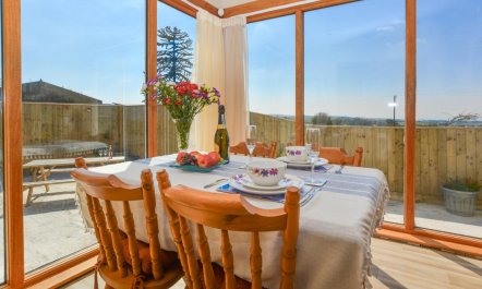 1 Bed in Four Lanes 3