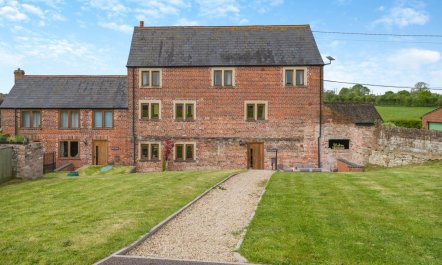 4 Bed in Heywood