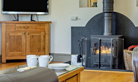 4 Bed in Ellastone 2