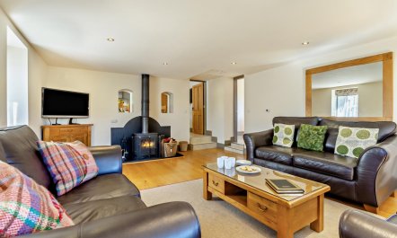 4 Bed in Ellastone 6