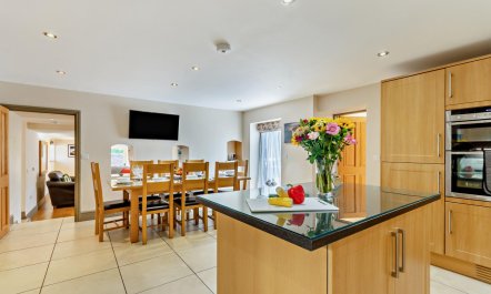 4 Bed in Ellastone 9