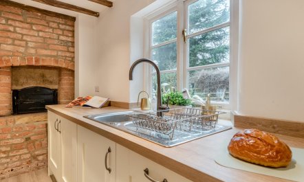 4 Bed in Southwell 2