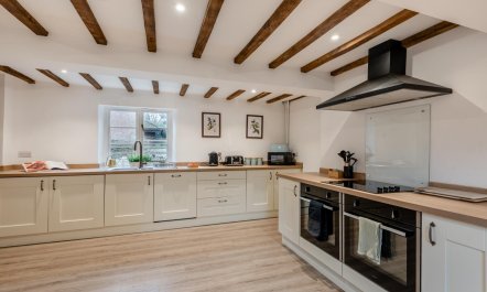4 Bed in Southwell 4
