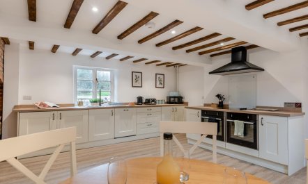 4 Bed in Southwell 1