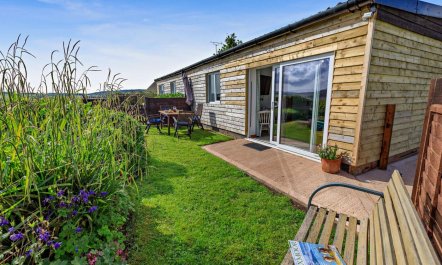 1 Bed in Blue Anchor 2