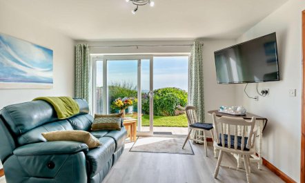 1 Bed in Blue Anchor 3